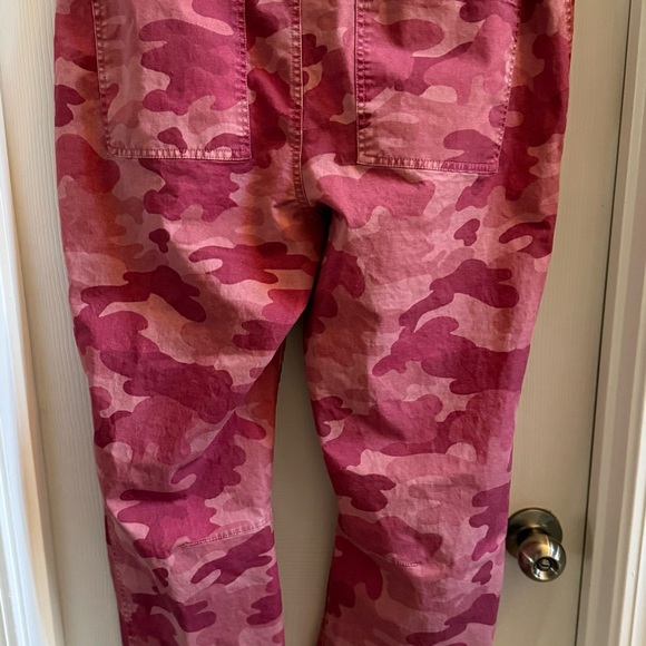 Sundance Pink Camo Pants Womens 12 Straight Leg Pockets Feminine Countrycore - Picture 2 of 9